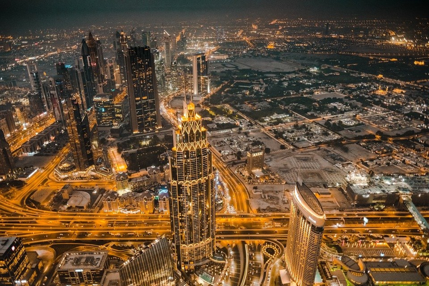 Dubai aims to increase foreign trade to AED2 trillion